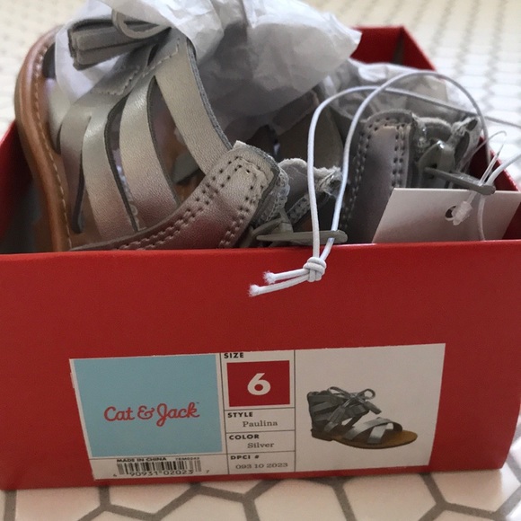 NIB Cat & Jack toddler silver sandals with tassels - Picture 4 of 6